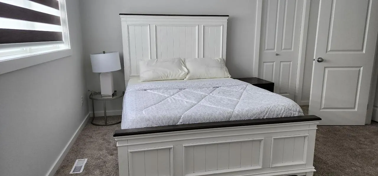 Chesskings Suites - Entire Luxurious Executive House Winnipeg Canada