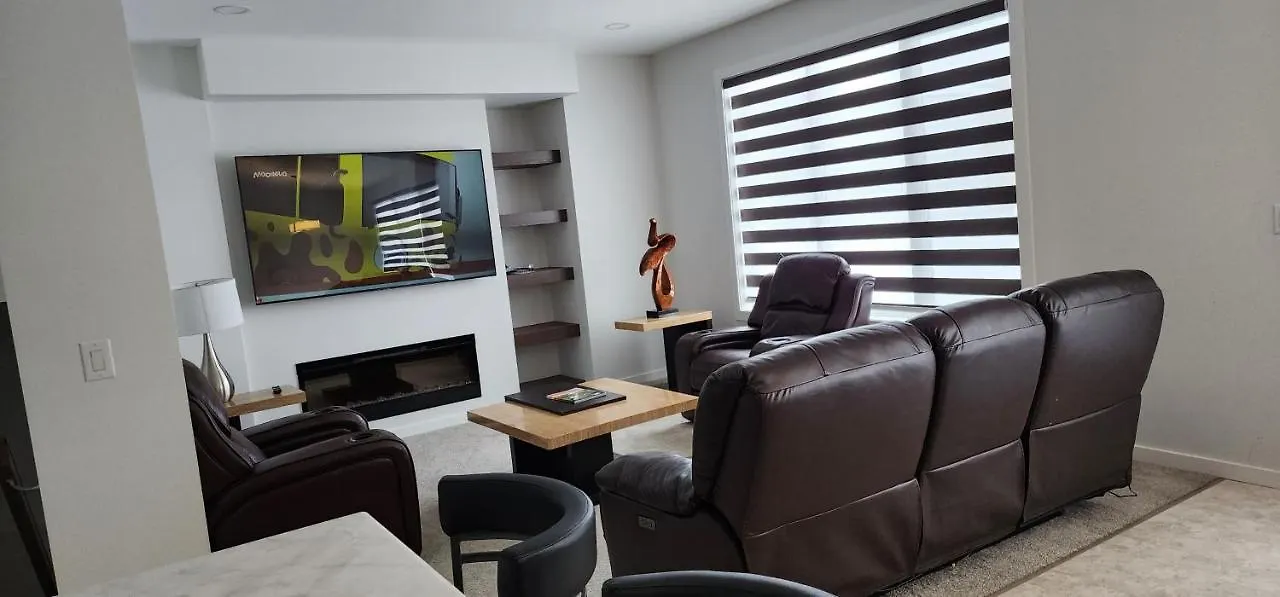 Chesskings Suites - Entire Luxurious Executive House Winnipeg