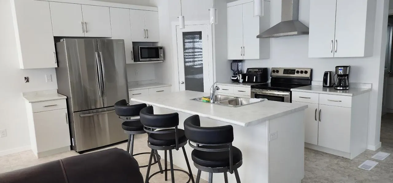 Chesskings Suites - Entire Luxurious Executive House Winnipeg Villa