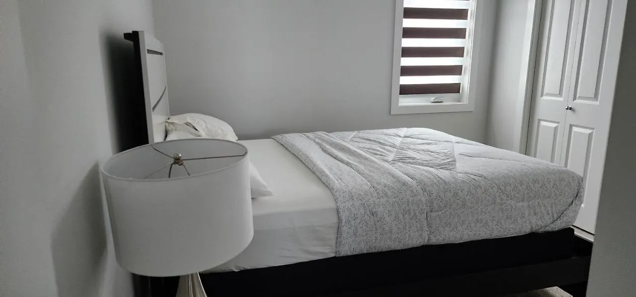 Villa Chesskings Suites - Entire Luxurious Executive House Winnipeg Canada