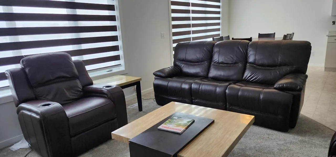 Chesskings Suites - Entire Luxurious Executive House Winnipeg Villa